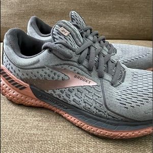 Brooks Adrenaline 21 Women’s 7.5 light grey/salmon/dark grey shoes